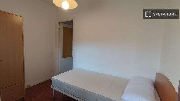 Alugo quarto em apartamento compartilhado em Pamplona