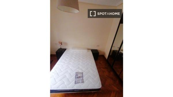 Room for rent in shared apartment in Murcia