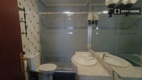 Room for rent in shared apartment in Pamplona