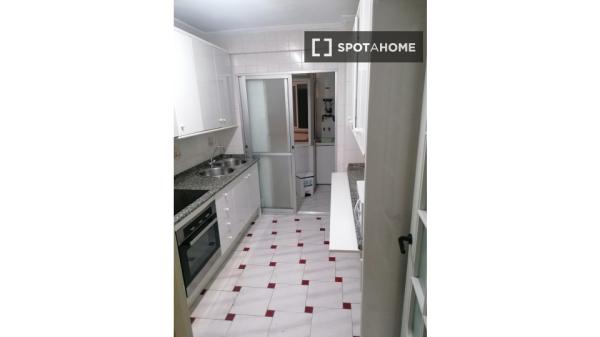 Room for rent in shared apartment in Murcia