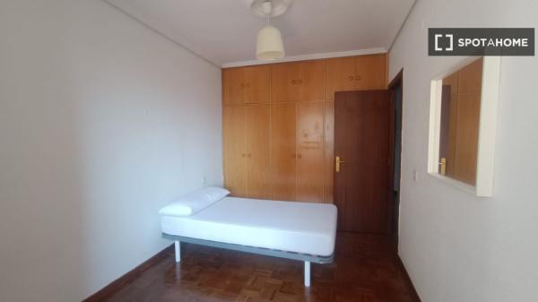 Chambre à louer dans un appartement partagé à Pampelune