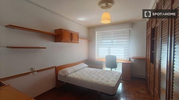 Chambre à louer dans un appartement partagé à Pampelune