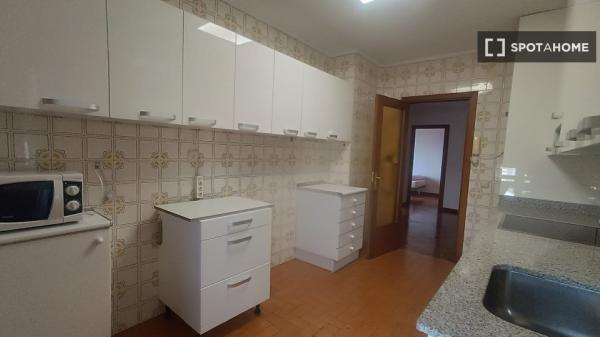 Se alquila habitación en piso compartido en Pamplona