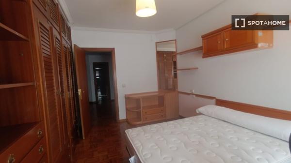 Se alquila habitación en piso compartido en Pamplona