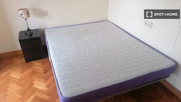 Room for rent in shared apartment in Murcia