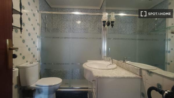 Room for rent in shared apartment in Pamplona