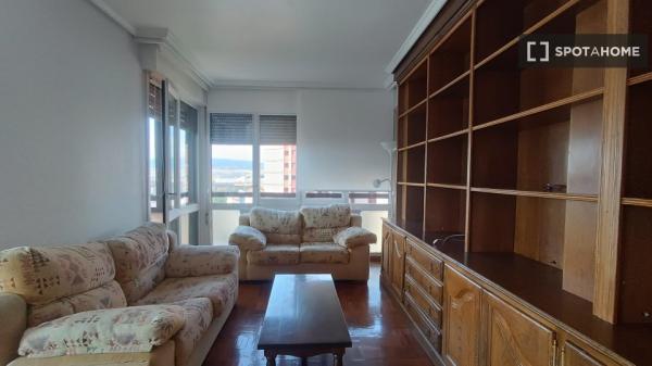 Alugo quarto em apartamento compartilhado em Pamplona