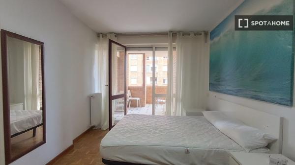 Chambre à louer dans un appartement partagé à Pampelune