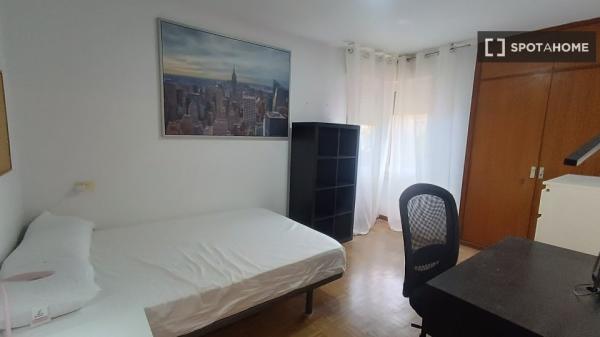 Chambre à louer dans un appartement partagé à Pampelune