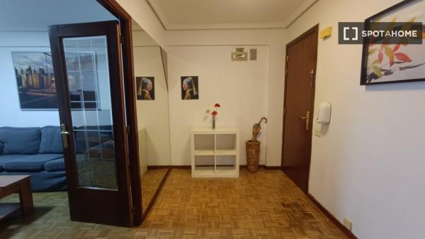 Room for rent in shared apartment in Pamplona