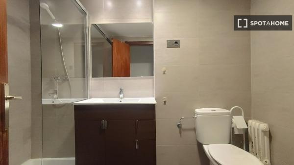 Room for rent in shared apartment in Pamplona