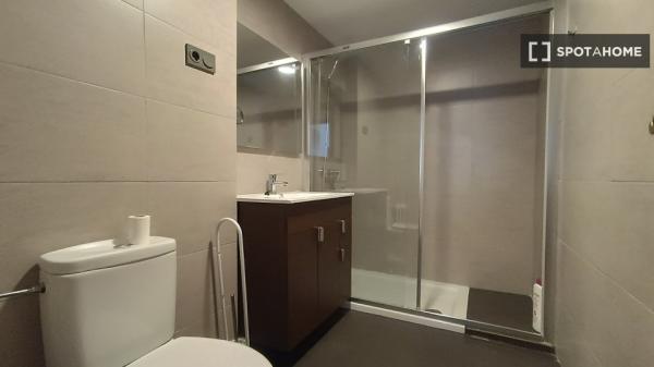 Room for rent in shared apartment in Pamplona