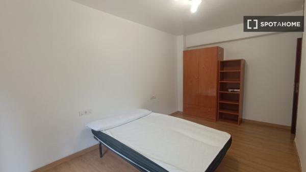 Chambre à louer dans un appartement partagé à Pampelune