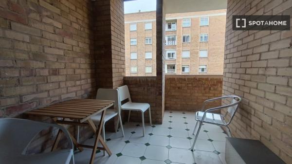 Alugo quarto em apartamento compartilhado em Pamplona