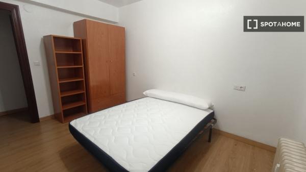 Chambre à louer dans un appartement partagé à Pampelune