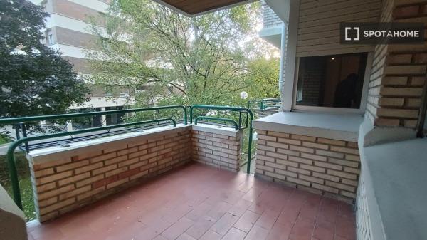 Alugo quarto em apartamento compartilhado em Pamplona