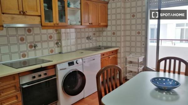 Room for rent in shared apartment in Pamplona