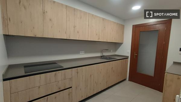 Alugo quarto em apartamento compartilhado em Pamplona