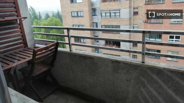 Room for rent in shared apartment in Pamplona