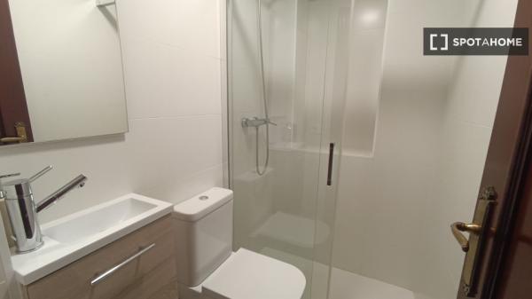 Room for rent in shared apartment in Pamplona