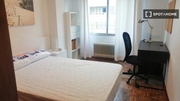 Chambre à louer dans un appartement partagé à Pampelune