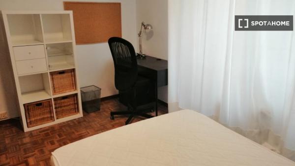 Chambre à louer dans un appartement partagé à Pampelune