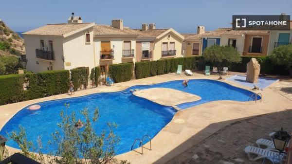 Apartamento de 4 dormitorios en alquiler en Cala D'Or, Alicante