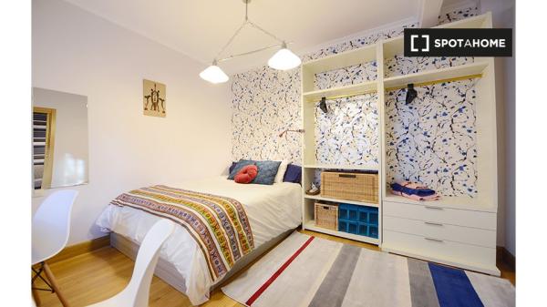 Room for rent in 4-bedroom apartment in Santutxu, Bilbao