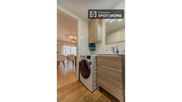 Apartamento de 4 dormitorios en alquiler en Patraix, Valencia.