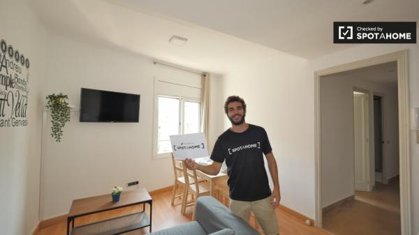 Chambre élégante à louer dans un appartement de 5 chambres à Barcelone