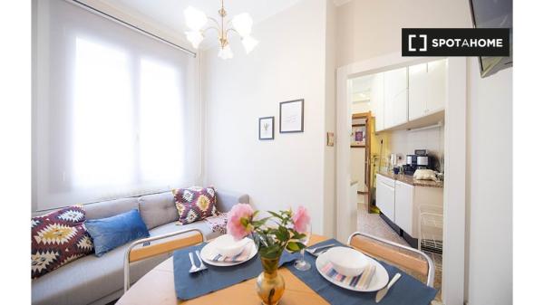 Room for rent in 5-bedroom apartment in Casco Viejo, Bilbao