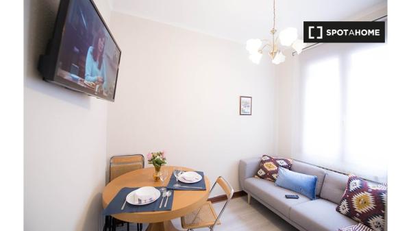 Room for rent in 5-bedroom apartment in Casco Viejo, Bilbao