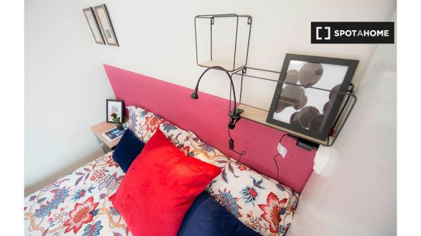 Quarto para alugar em apartamento de 5 quartos em Casco Viejo, Bilbao