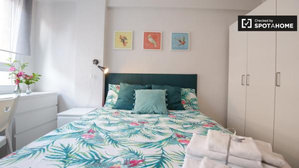 Habitación soleada en apartamento de 3 dormitorios en Uribarri, Bilbao