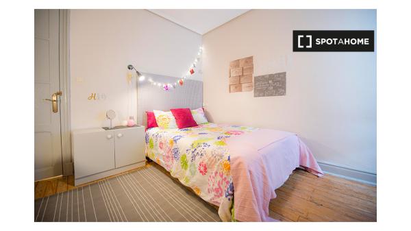 Chambre spacieuse dans un appartement partagé à Casco Viejo, Bilbao