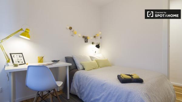 Habitación amueblada en apartamento de 3 dormitorios en Begoña, Bilbao