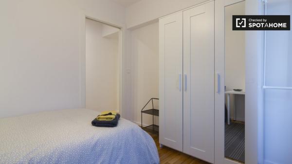 Furnished room in 3-bedroom apartment in Begoña, Bilbao