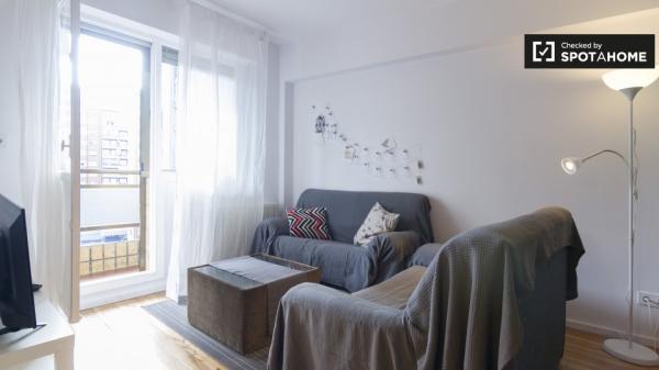 Furnished room in 3-bedroom apartment in Begoña, Bilbao