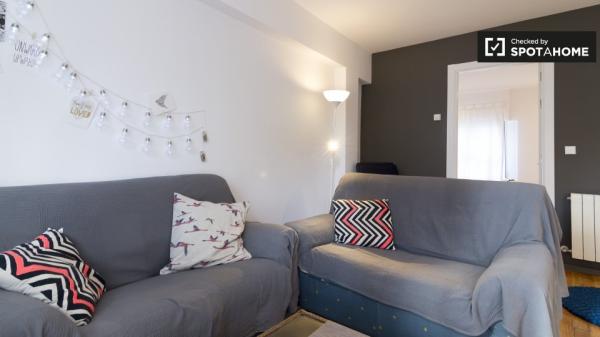 Habitación amueblada en apartamento de 3 dormitorios en Begoña, Bilbao