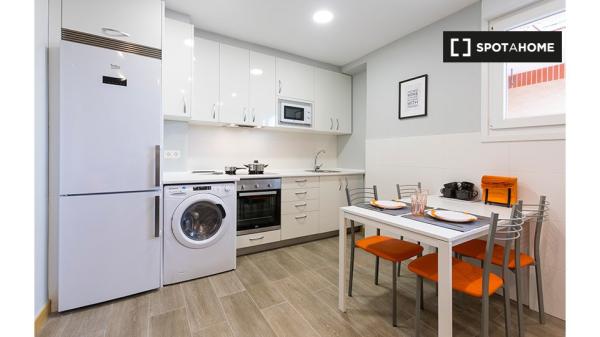 Room for rent in 3-bedroom apartment in Bilbao