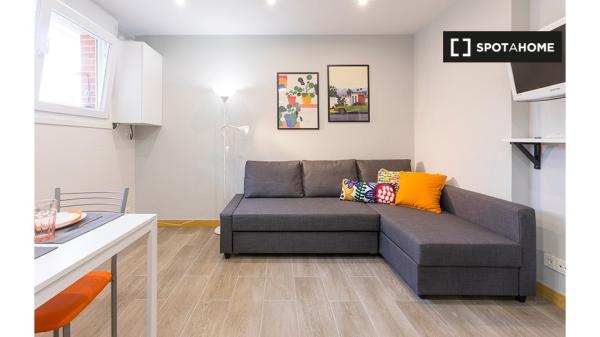 Room for rent in 3-bedroom apartment in Bilbao