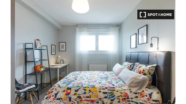 Chambre à louer dans un appartement de 3 chambres à Bilbao