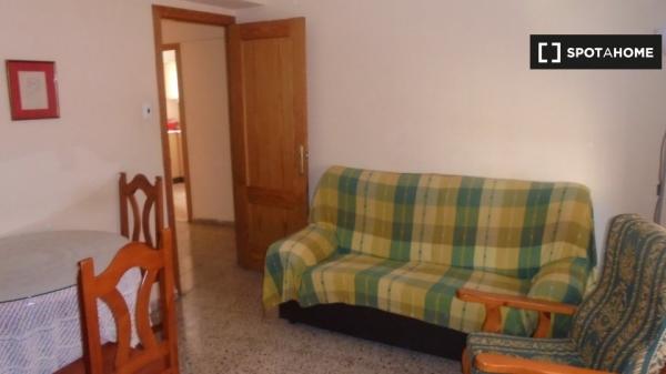 Alquiler de habitaciones en piso de 3 dormitorios en Almería