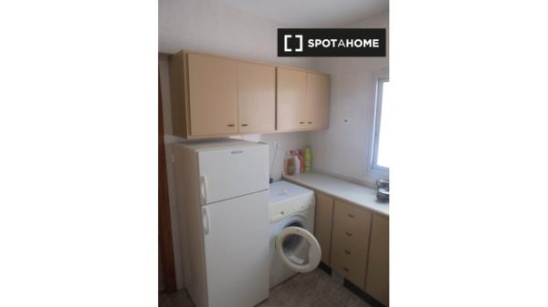 Alquiler de habitaciones en piso de 3 dormitorios en Almería