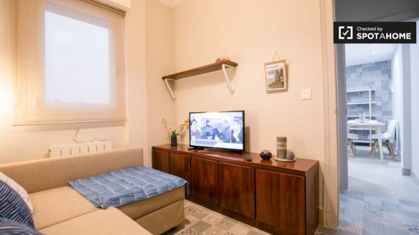 Ordentliches Zimmer zu vermieten in 4-Zimmer-Wohnung in Deusto, Bilbao