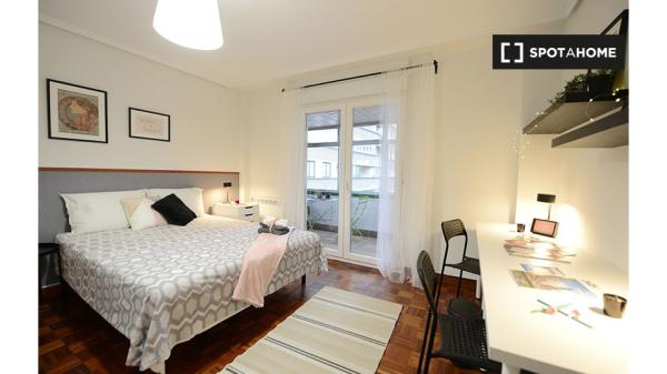 Chambre à louer dans un appartement de 4 chambres à Ametzola, Bilbao