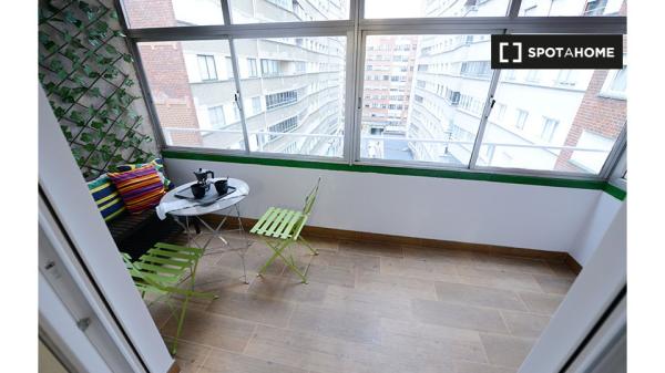 Chambre à louer dans un appartement de 4 chambres à Ametzola, Bilbao