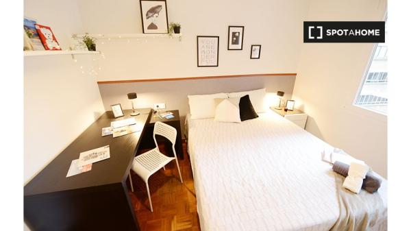 Chambre à louer dans un appartement de 4 chambres à Ametzola, Bilbao