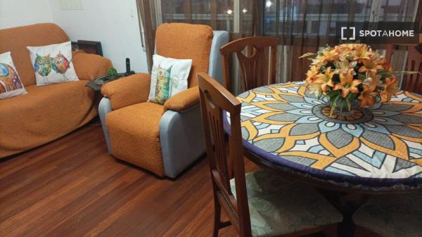 Room for rent in shared apartment in Vigo