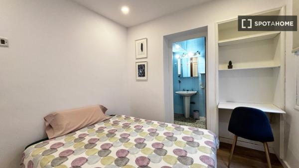 Quarto em apartamento compartilhado em Palma